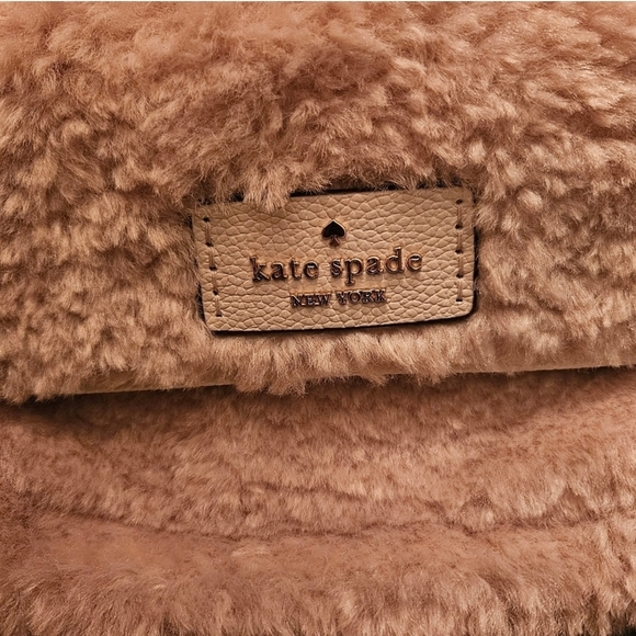 Kate Spade Cream Crossbody Bag with Fluffy Sherpa Texture - Picture 3 of 6